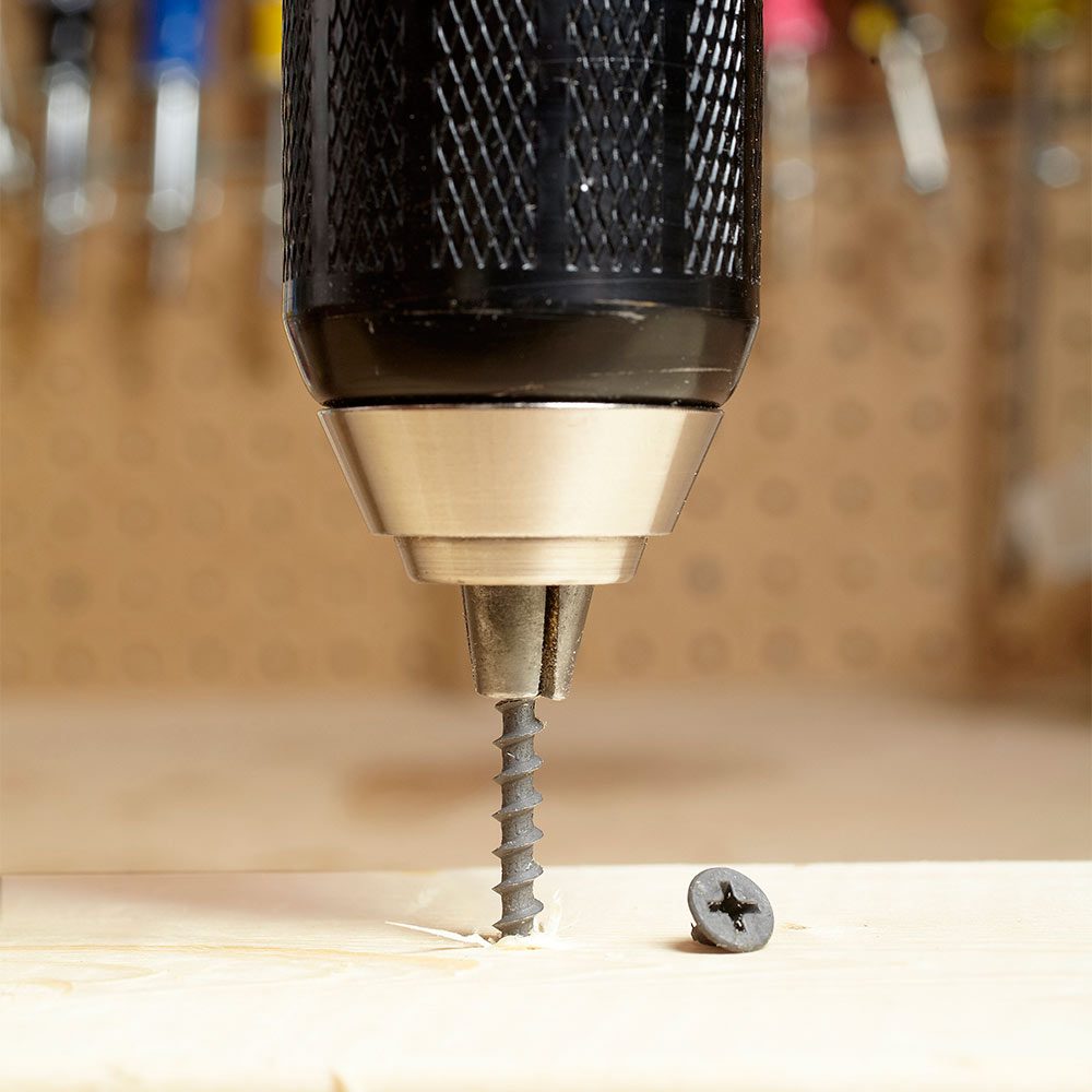 Removing a screw with the chuck of a drill | Construction Pro Tips